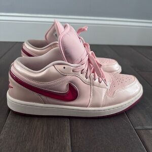 Nike Wmns Air Jordan 1 SE Patent Valentines Day Washed Coral 12